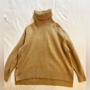 Oversized tan turtle neck sweater. In great condition!